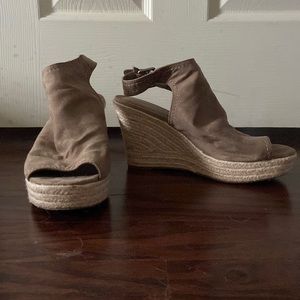 Comfortable beige wedges